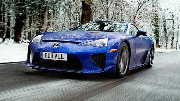 Колко ли боли Lexus сега да гледа как съвсем леко употребявани LFA се продават за близо 1,16 млн. евро. Дори цената от около 400 000 евро през 2010 г. не беше достатъчна, за да го спаси от солидна загуба при всеки автомобил, макар че това е напълно очаквано, когато разработката отнема 10 години и включва множество цялостни преработки на дизайна.
